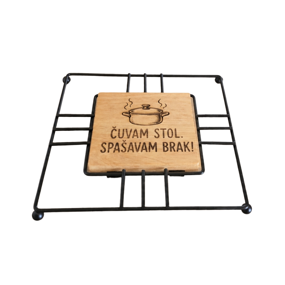 Personalizirani podmetač za lonce od bambusa s metalom – 18 × 18 cm