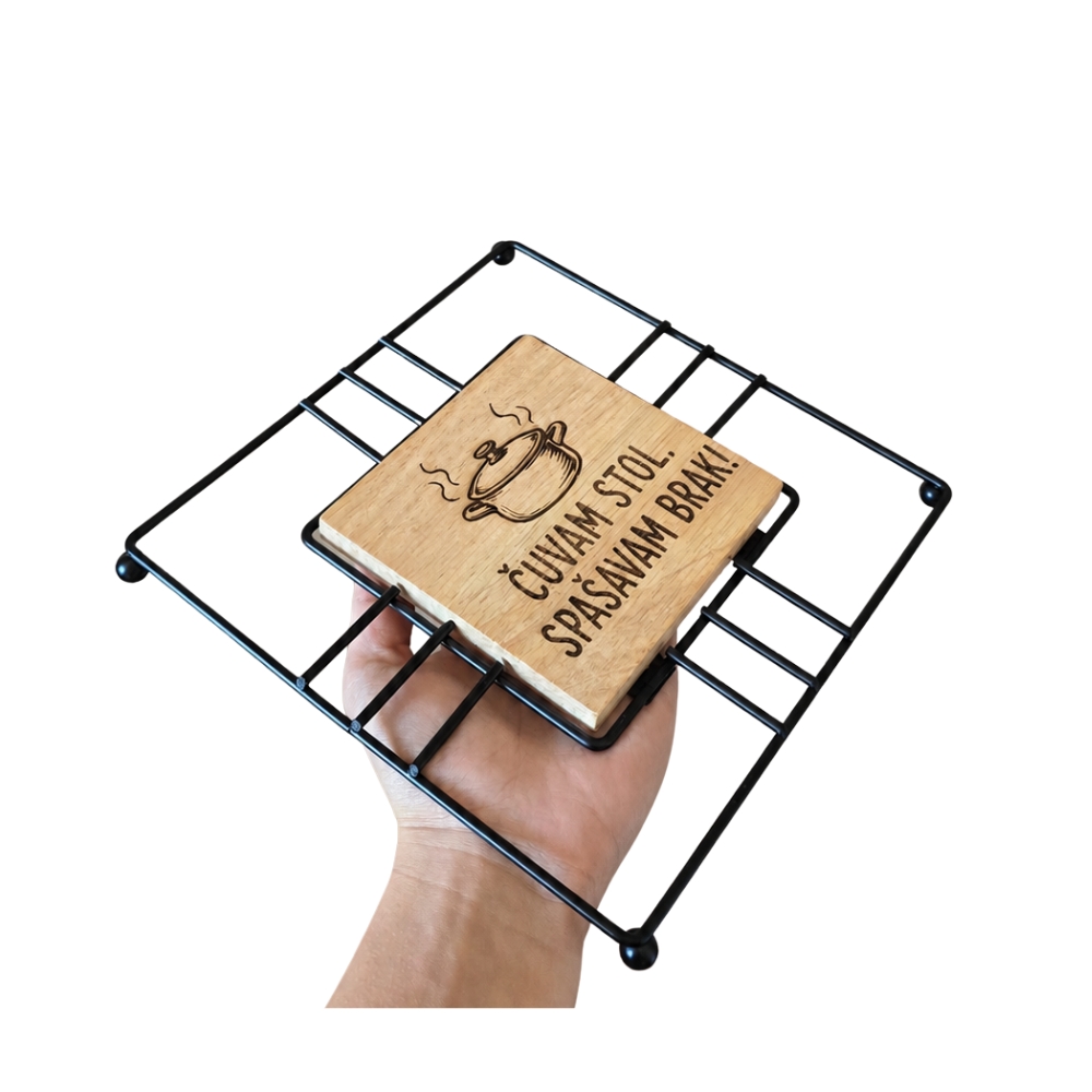 Personalizirani podmetač za lonce od bambusa s metalom – 18 × 18 cm